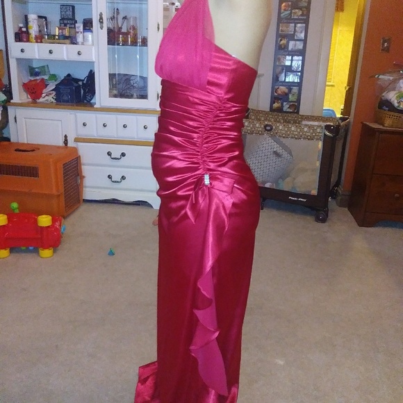 Long red formal/prom/homecoming dress - Picture 2 of 5